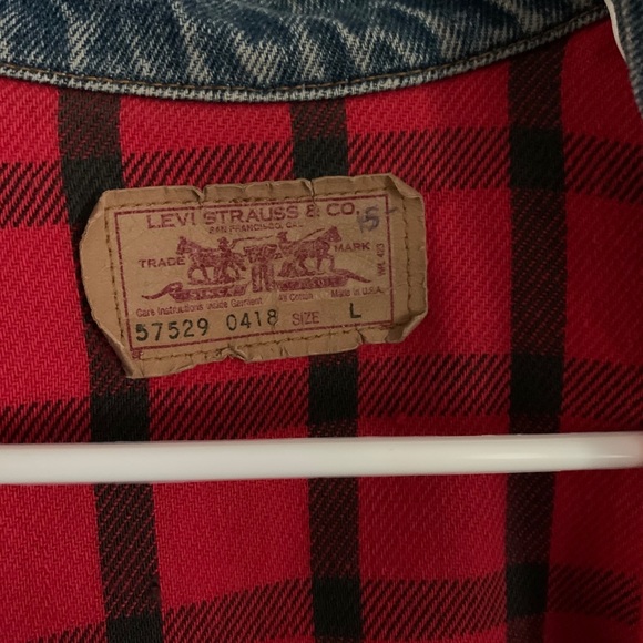 Levi’s Jacket with red flannel - Picture 3 of 4